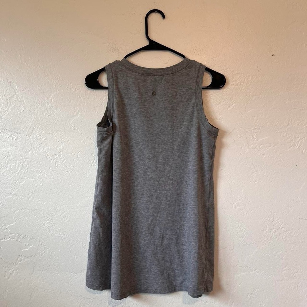 Lululemon grey tank 🔝